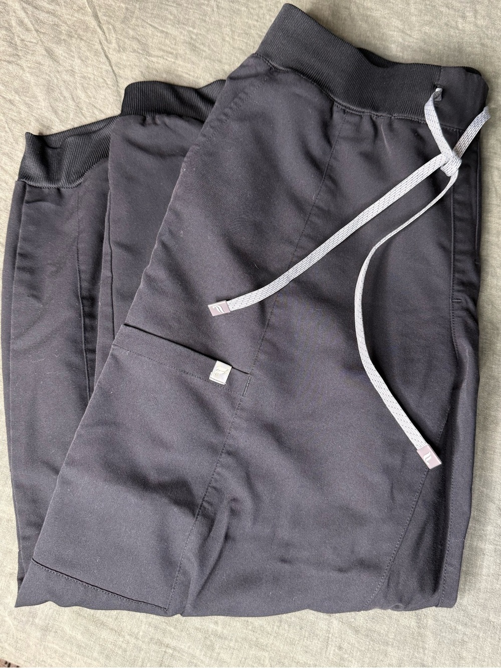 Fabletics women’s black scrub Joggers with Contrast Drawstring